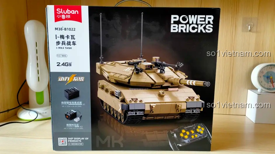 Hộp sản phẩm bộ lắp ráp Sluban M38-B1022 Xe tăng quân đội Israel Merkava MK4 với hình ảnh mô hình hoàn thiện và bộ điều khiển.