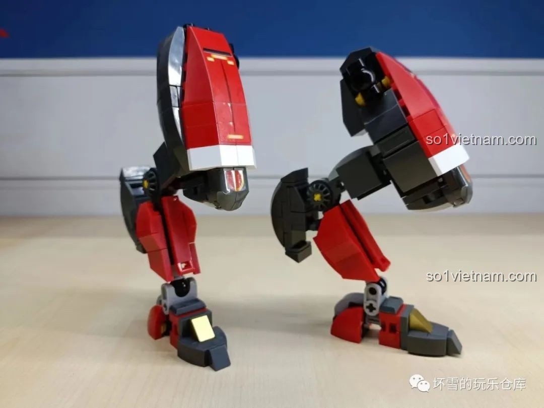 Cận cảnh chân robot Liệt Diễm Chiến Ưng, cho thấy cấu trúc khớp nối.