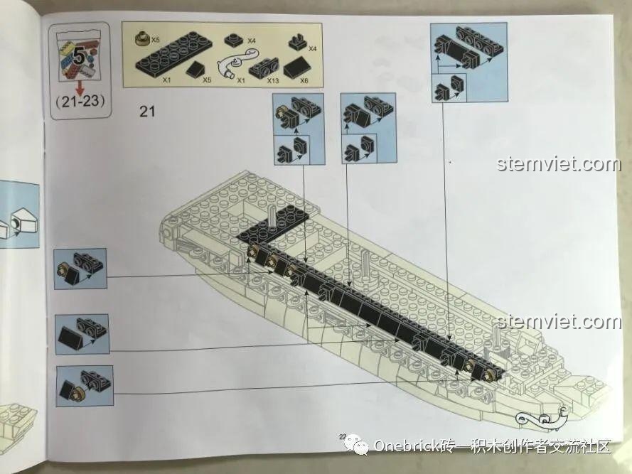 Một trang trong sách hướng dẫn của bộ lắp ghép Tàu chiến USS Constitution, cho thấy các bước lắp ráp rõ ràng.