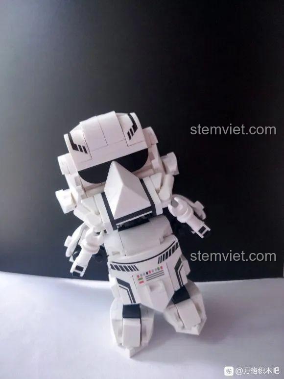 Cận cảnh chi tiết mặt nạ và mũ bảo hiểm của mô hình Sluban Q Binh Đế Chế.