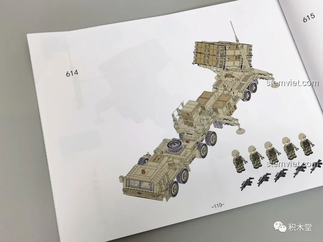 Bước cuối cùng 614 trong sách hướng dẫn 110 trang của bộ đồ chơi mô hình Xe tải quân sự hạng nặng HEMTT.