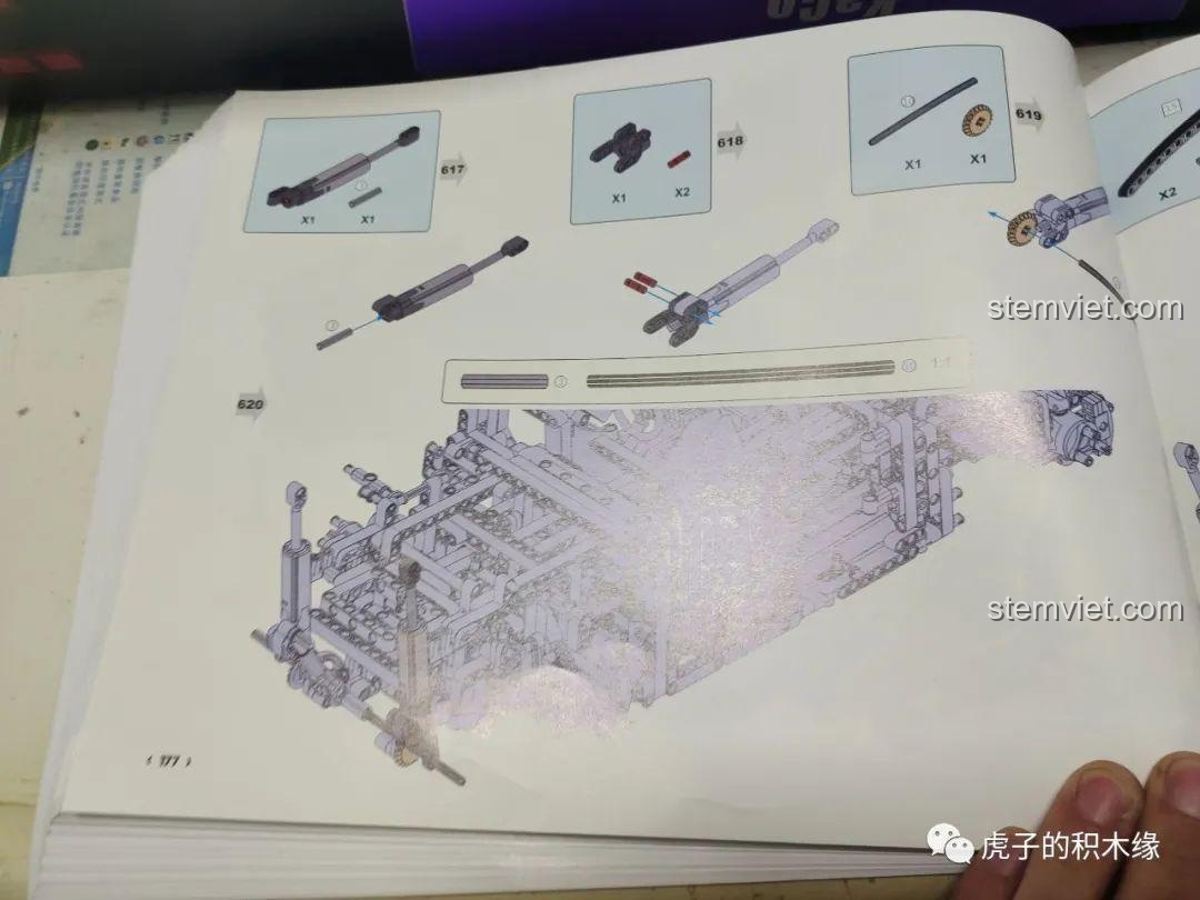 Sơ đồ lắp ráp tổng thể của khung gầm mô hình Aston Martin Vantage GT3 KaCo Blocks C001, hiển thị cấu trúc phức tạp và các kết nối.