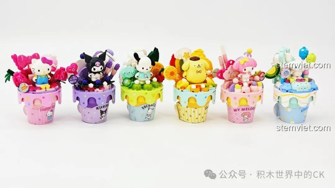 Sáu mô hình Keeppley Sanrio Kem Ốc Quế được xếp thành một hàng ngang, giúp so sánh chi tiết và màu sắc của từng mẫu.