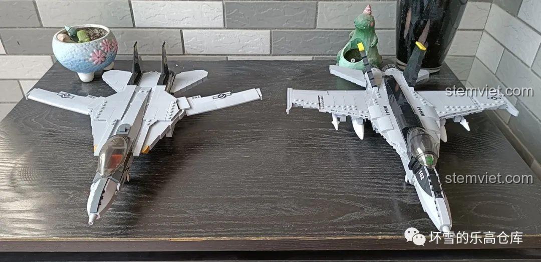 So sánh bộ lắp ráp F-14 Tomcat và F/A-18 Super Hornet của Sluban