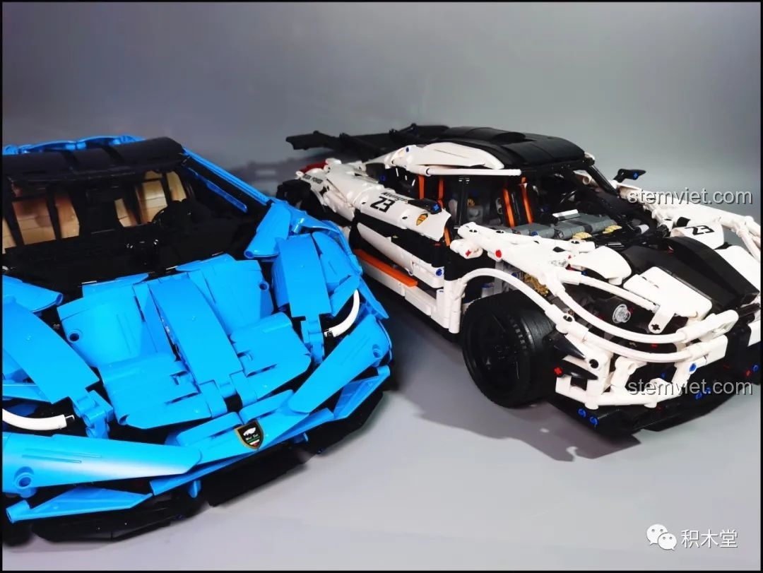 So sánh Xe đua Lamborghini Centenario C 61041 màu xanh và LEGO Lamborghini Sian màu xanh lá.