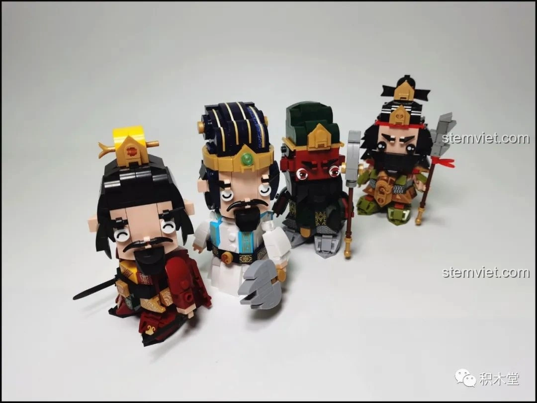 So sánh khả năng cử động của Sluban Q-Bricks với các mô hình lắp ráp khác.