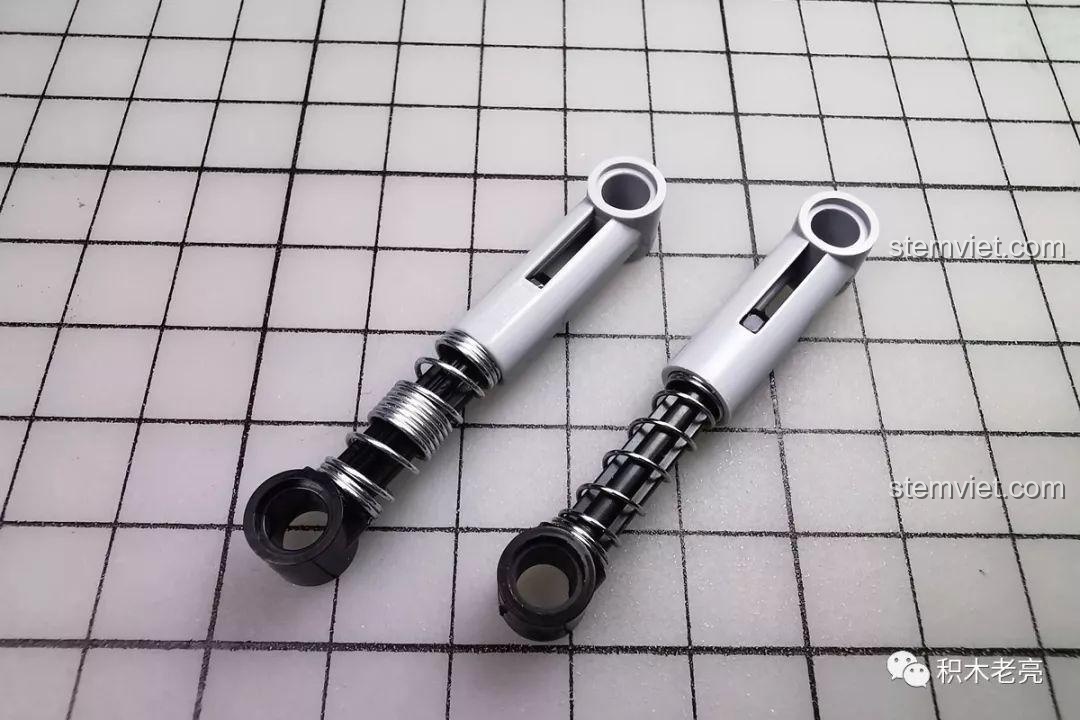 So sánh giảm xóc cứng và mềm cho mô hình Lamborghini Aventador SVJ Roadster LZ2101, khuyến nghị dùng loại mềm. Mẹo lắp ráp Lezhuang LZ2101.