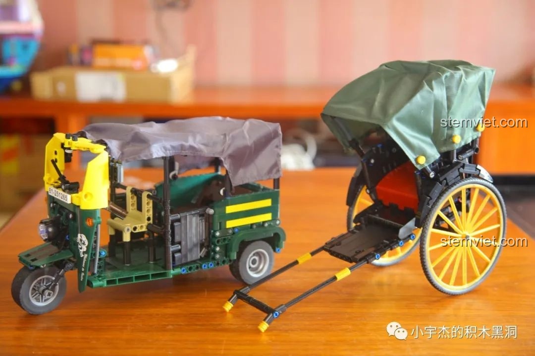 So sánh kích thước giữa mô hình Xe Kéo Tay Thượng Hải Cổ 50014 và một mô hình xe lam ba bánh.