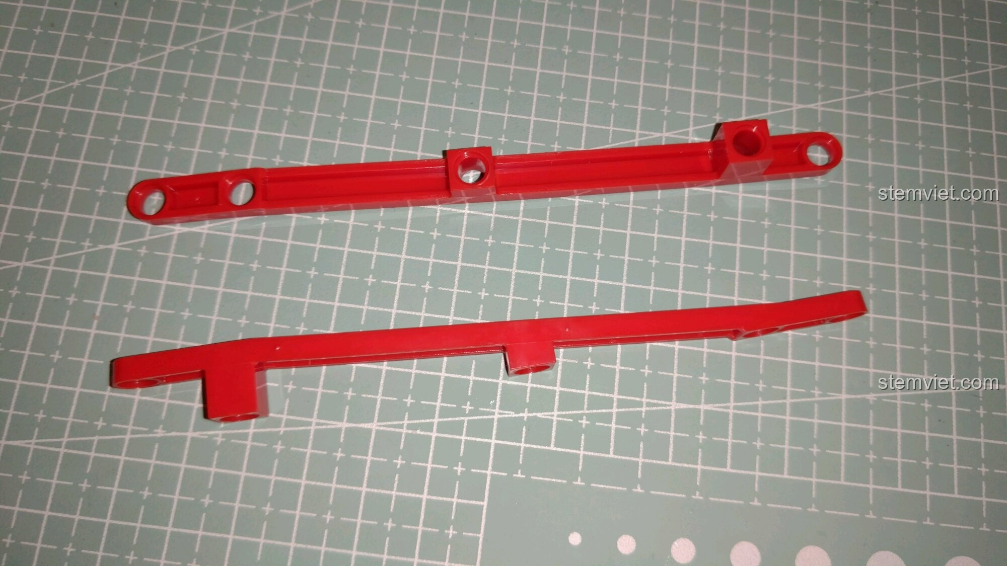 So sánh kích thước mô hình Winner 7046 với các mẫu xe mô tô Technic khác.