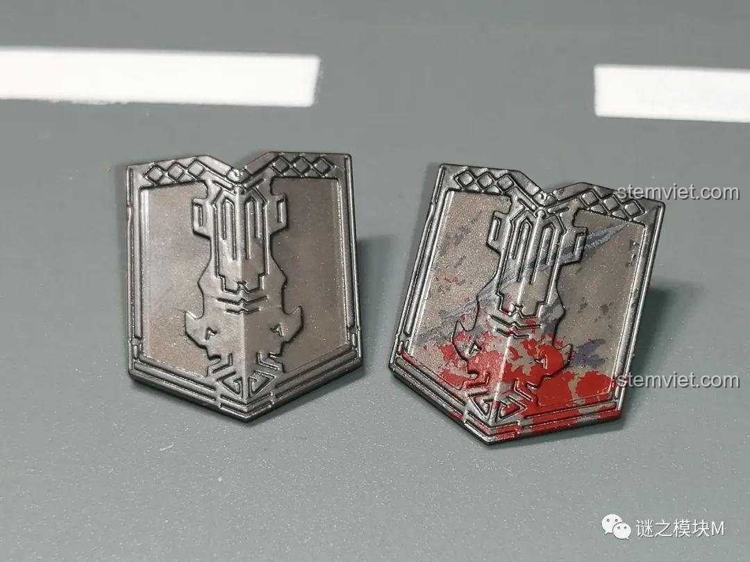 So sánh hai minifigure chiến binh người lùn từ KORUIT KT1040 và XINH X0314, chi tiết giáp và râu.