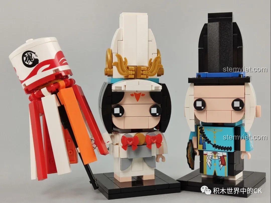 So sánh hai mô hình Keeppley K20105 Seimei và K20106 Bạch Đồng Tử đứng cạnh nhau.