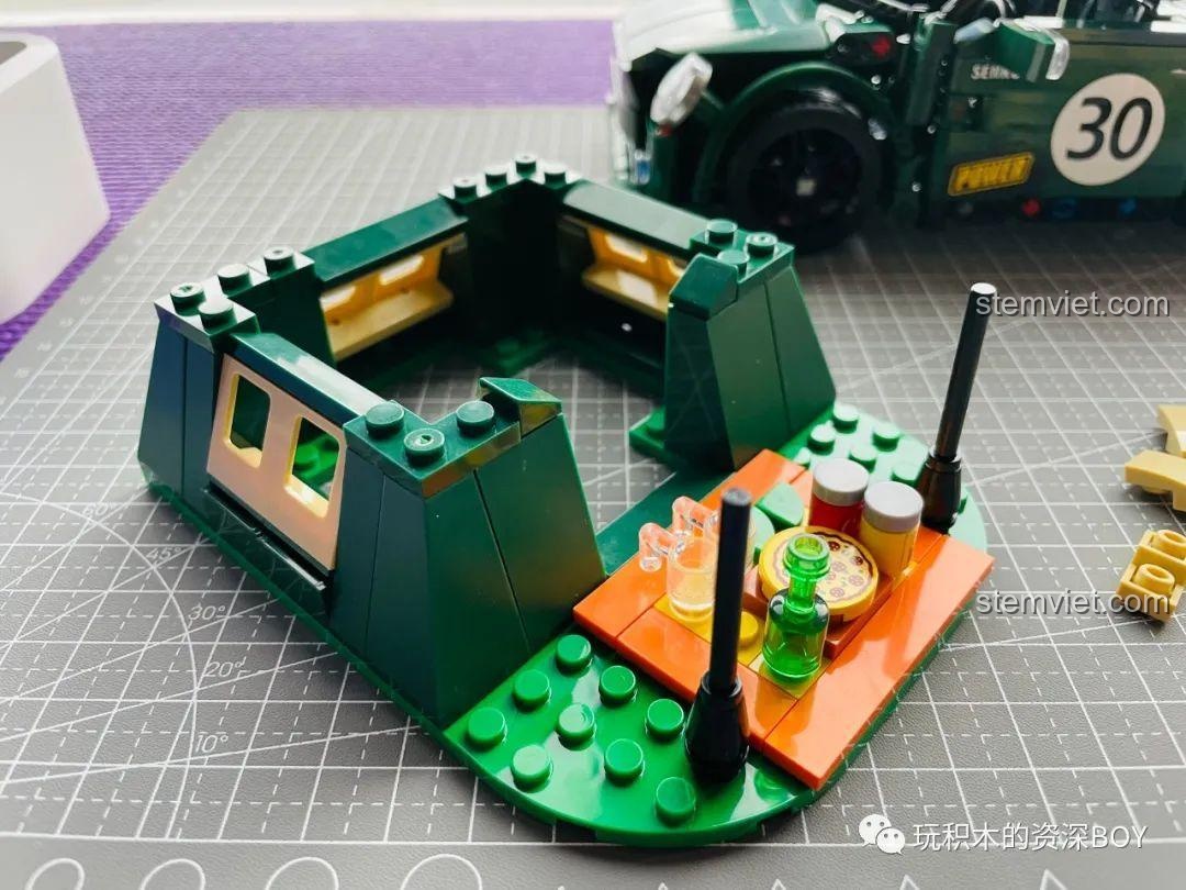 So sánh mô hình SY 8316 đã lắp ráp hoàn chỉnh với hình ảnh trên hộp sản phẩm.