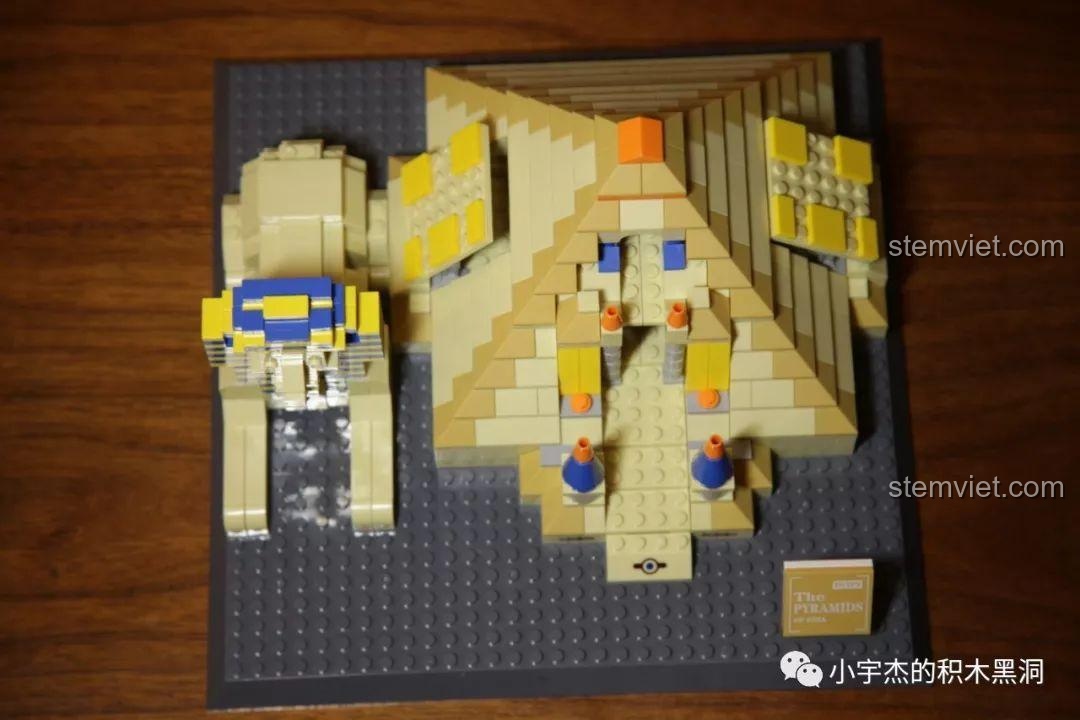 So sánh mô hình WANGE 4210 hoàn chỉnh và ảnh trên hộp, cho thấy Tượng Nhân sư bị ngược.