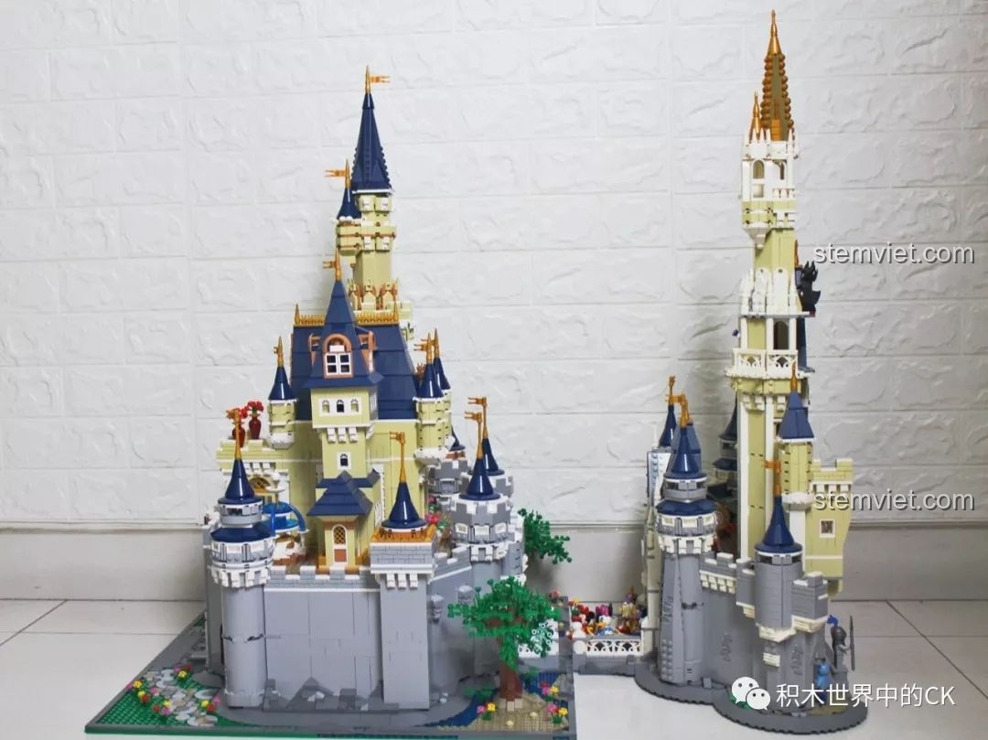 So sánh mặt sau và không gian nội thất của hai bộ lắp ráp lâu đài, cho thấy sự đầu tư của Mould King.