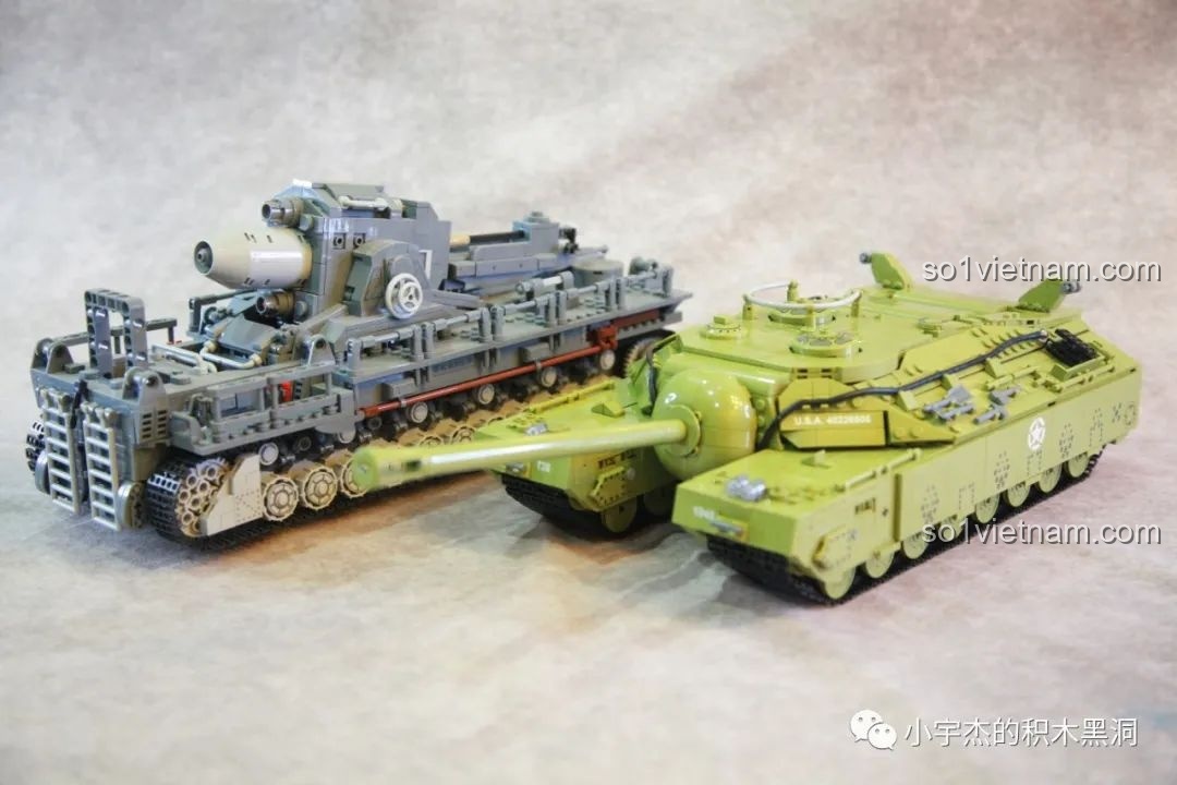 So sánh góc nhìn chéo giữa hai mô hình Panlos T28 và pháo tự hành Karl-Gerät.