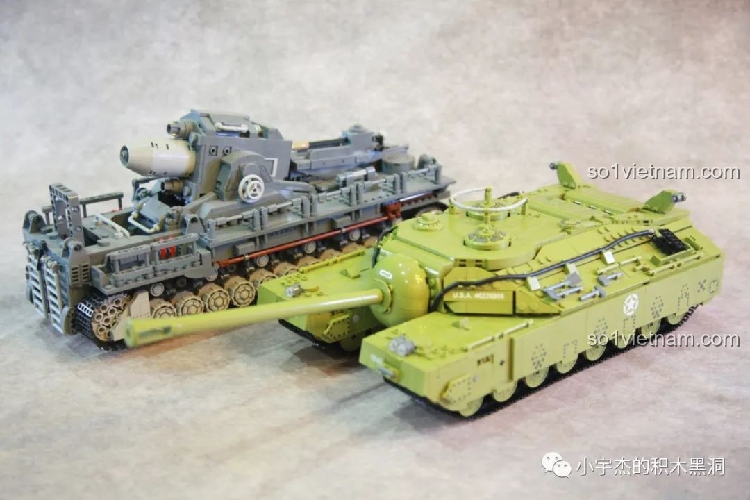 So sánh kích thước giữa hai mô hình siêu lớn của Panlos: xe tăng T28 và pháo tự hành Karl-Gerät.