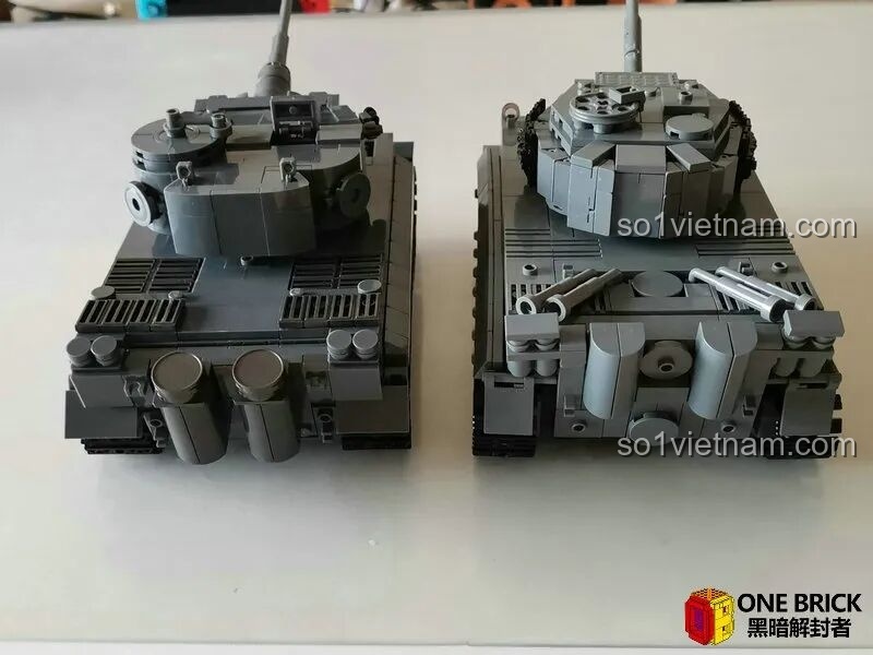 So sánh chi tiết phần đuôi xe của mô hình Sluban M38B0851 (bên trái) và mô hình của hãng khác, cho thấy sự khác biệt trong cách tạo hình.