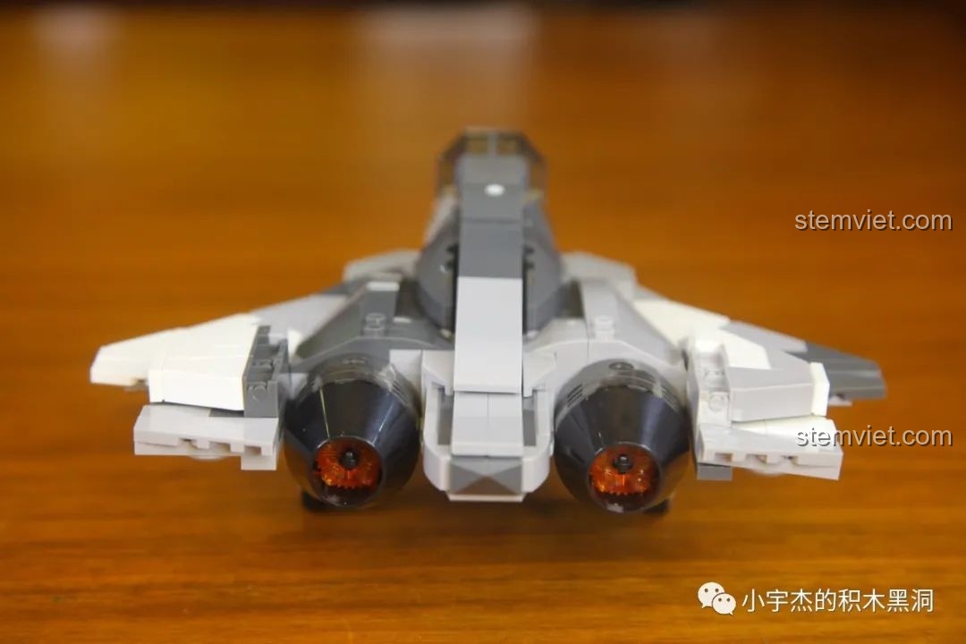 So sánh mô hình Su-57 Flanker Sluban M38-B0986 với mô hình J-20, hai tiêm kích tàng hình.