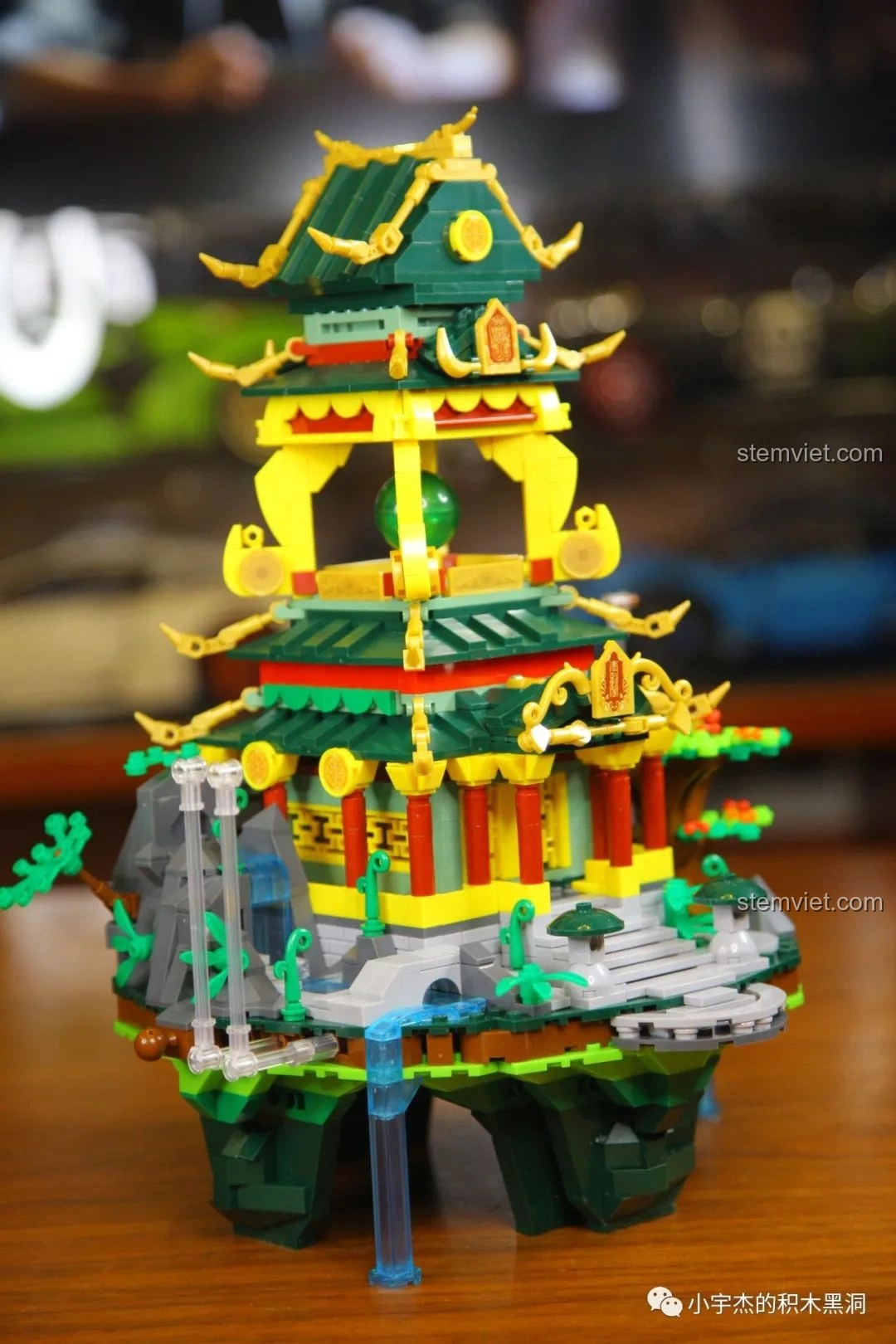 So sánh mô hình Thanh Long Các Sluban M38-B0936 với Quảng Hàn Cung, cả hai đều thuộc series Tiên Các Thánh Trúc.