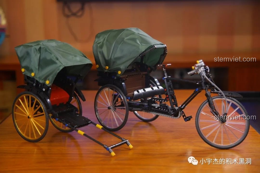 Góc nhìn khác so sánh hai mô hình xe kéo, làm nổi bật thiết kế của bộ AchKo 50015.