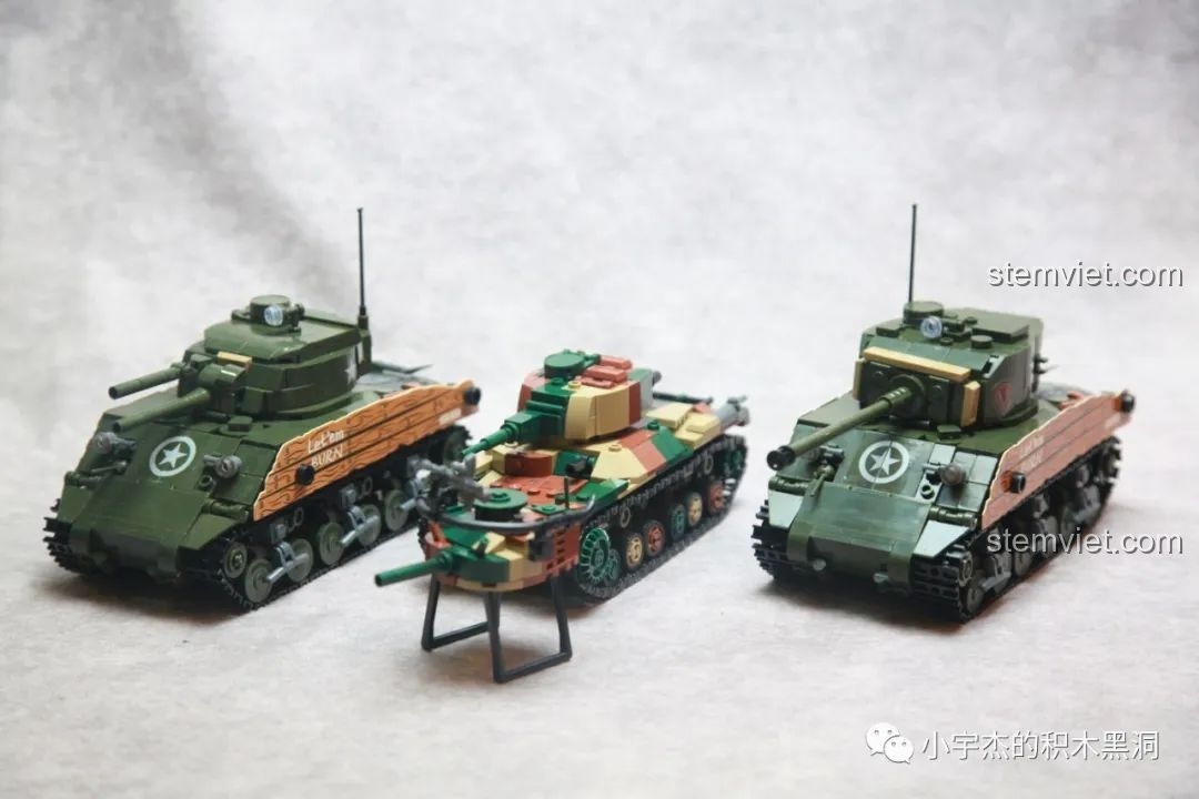 So sánh mô hình xe tăng Kiểu 97 Chi-Ha với các mô hình xe tăng khác như M4 Sherman.