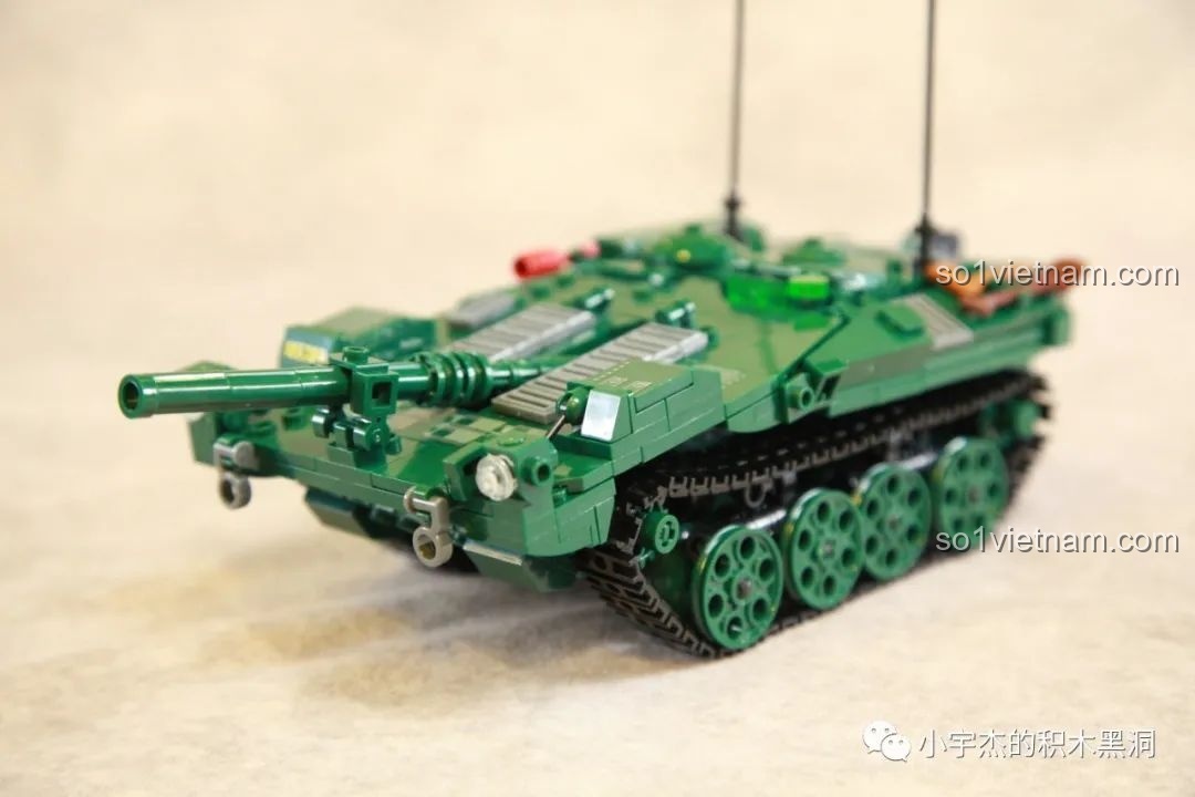 So sánh thiết kế tổng thể từ trên cao của xe tăng T-14 Armata và xe tăng Tiger từ Sluban.