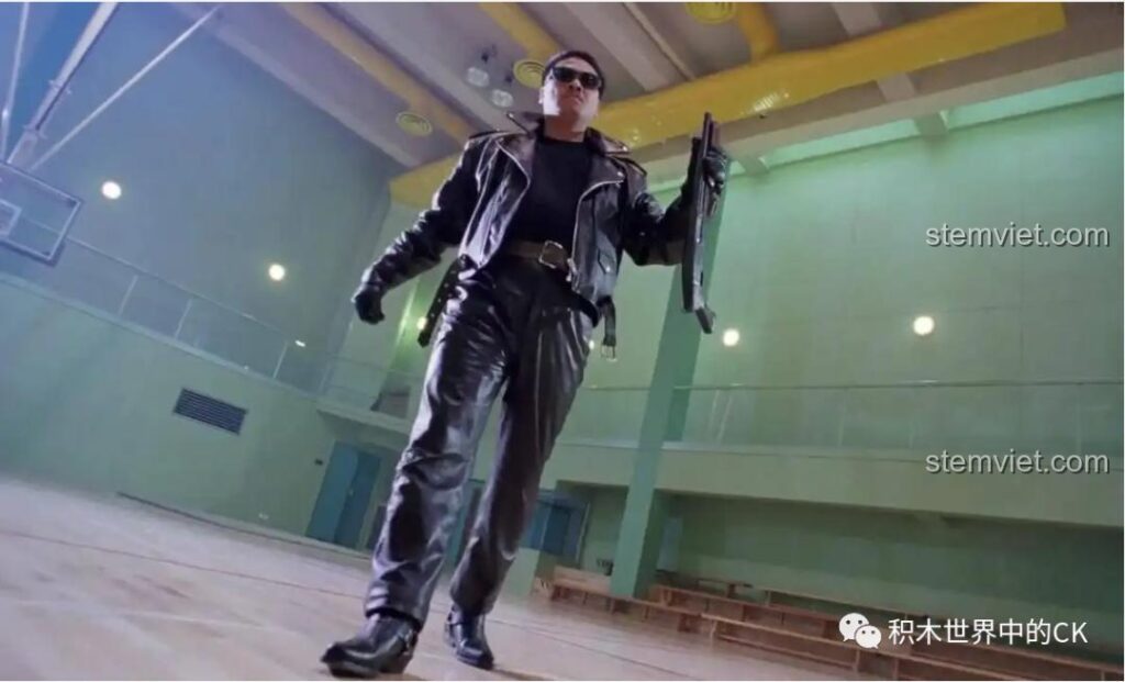 Hình ảnh nhân vật trong phim "Đội Trưởng Học Đường" cầm súng STF-12, gợi nhớ cảm hứng cho bộ lắp ráp súng shotgun STF-12 JIESTAR 92402.