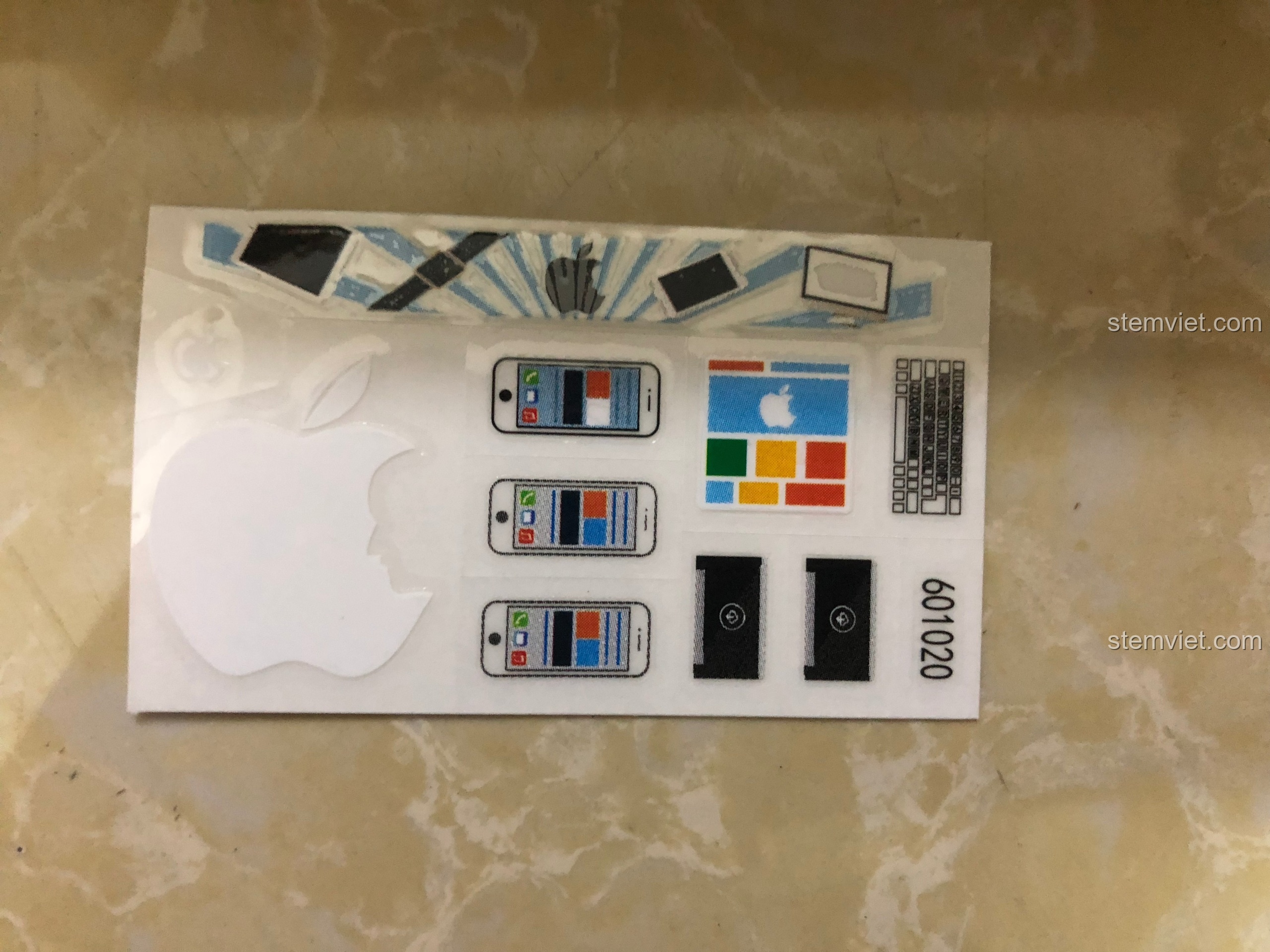 Tấm sticker của bộ Sembo 601020 với logo quả táo, màn hình điện thoại và các biểu tượng công nghệ.