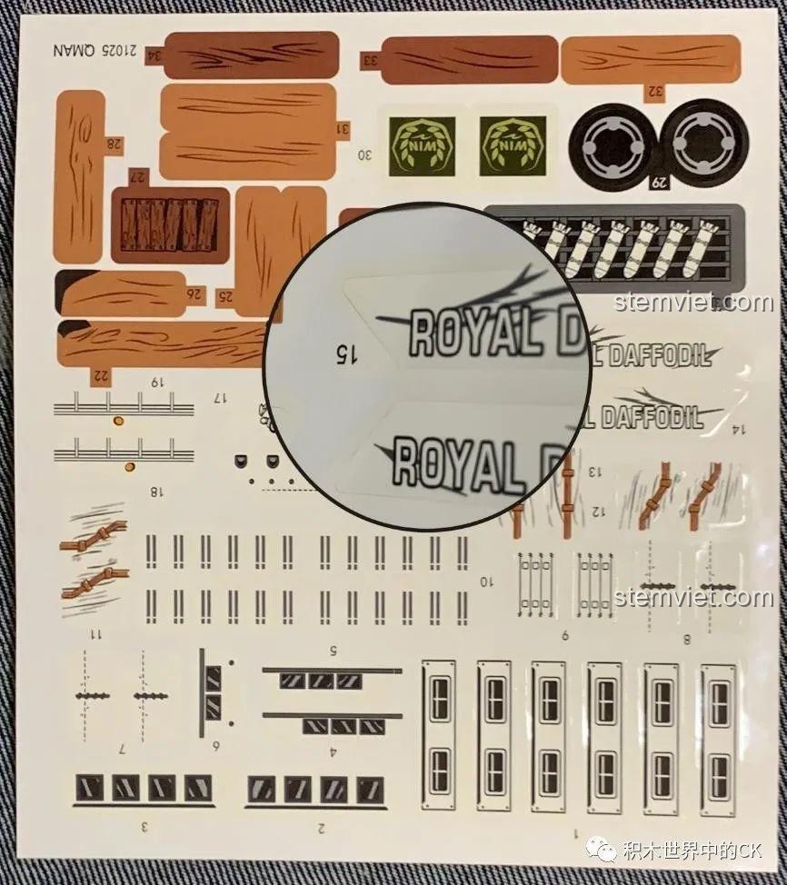 Tấm sticker chi tiết của bộ xếp hình Tàu di tản Dunkirk, có cả tên tàu Royal Daffodil và các chi tiết trang trí.