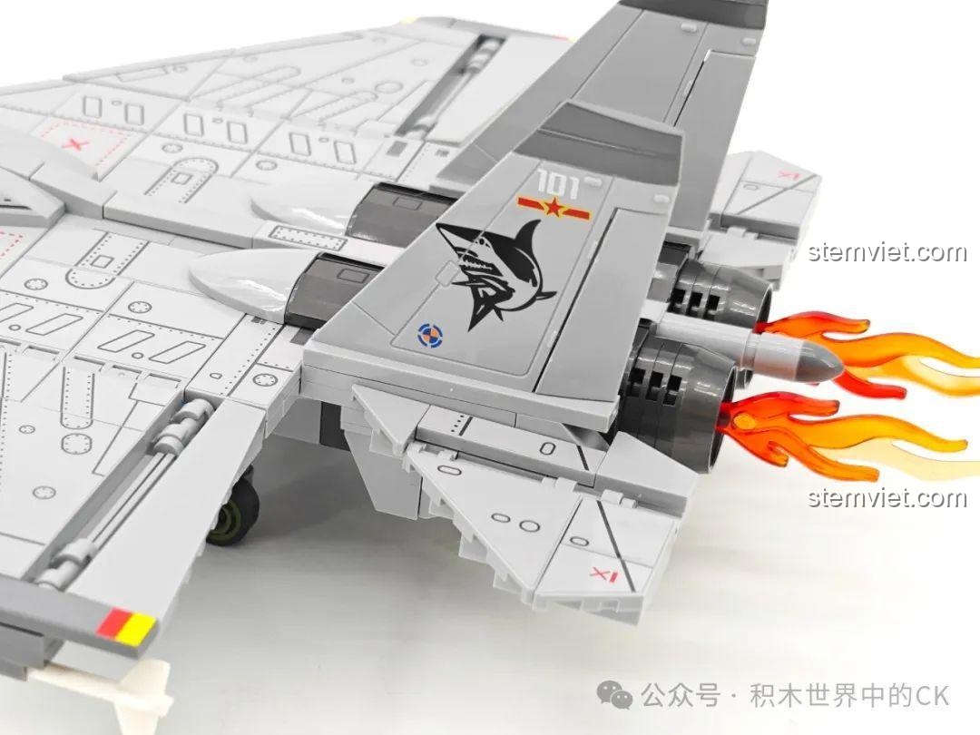 Chi tiết sticker cá mập trên đuôi tiêm kích J-15, một điểm nhấn của bộ SEMBO 202257.