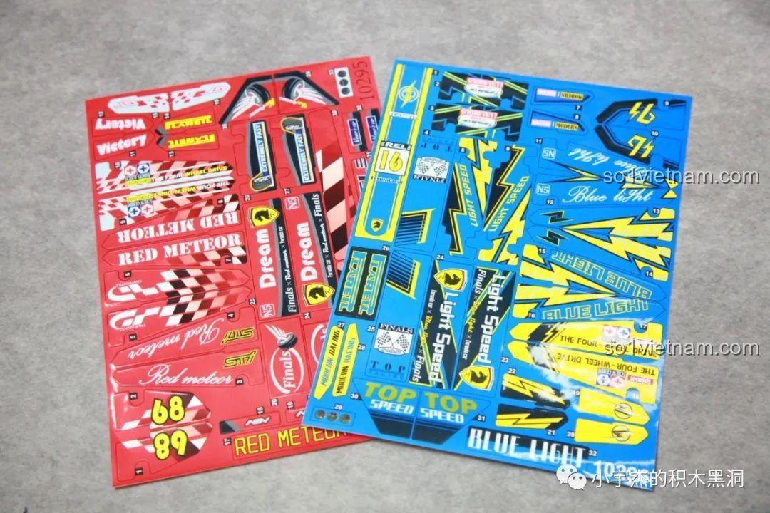 Tấm sticker chất lượng cao của bộ lắp ráp K-Box 10295 và 10296, màu sắc rực rỡ và chi tiết sắc nét.