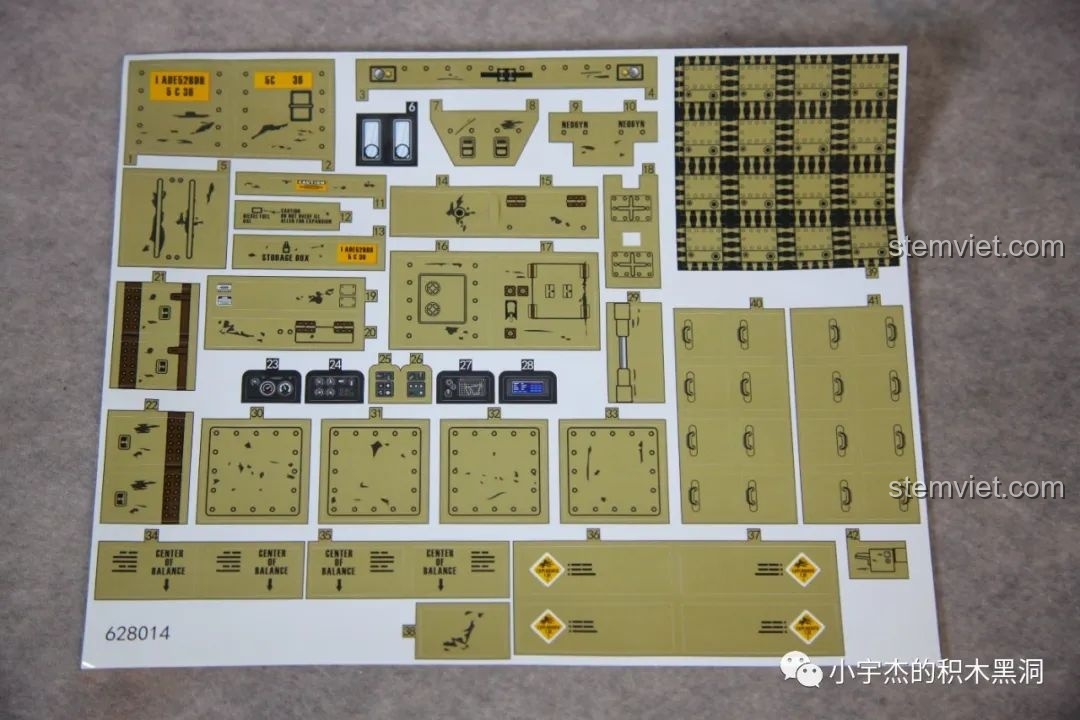 Tấm sticker đi kèm bộ đồ chơi xây dựng Hệ thống phòng không di động M983 Panlos Brick với nhiều chi tiết.