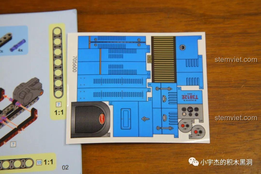 Tấm sticker decal đi kèm bộ lắp ráp Xe cổ Bugatti T38A 705600, dùng để trang trí lưới tản nhiệt và bảng điều khiển.