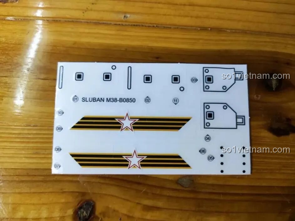 Tờ sticker decal cho bộ Sluban M38-B0850, bao gồm các biểu tượng quân sự và dải băng Thánh George của Nga.