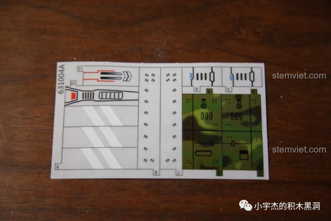 Cận cảnh tấm sticker chất lượng cao của bộ Panlos 631004A với các chi tiết trang trí cho mô hình.