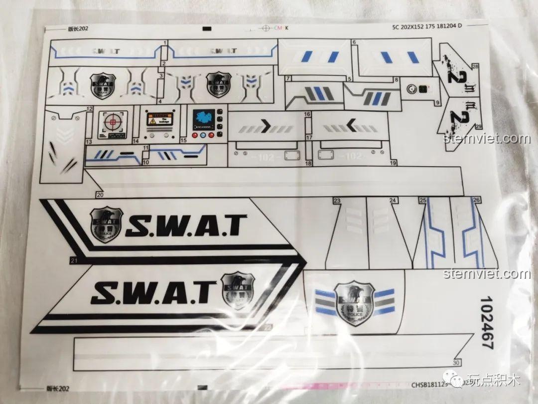 Tấm sticker đi kèm trong bộ xếp hình Tàu Tuần Tra Hắc Ưng SEMBO giá rẻ với các logo và họa tiết SWAT.
