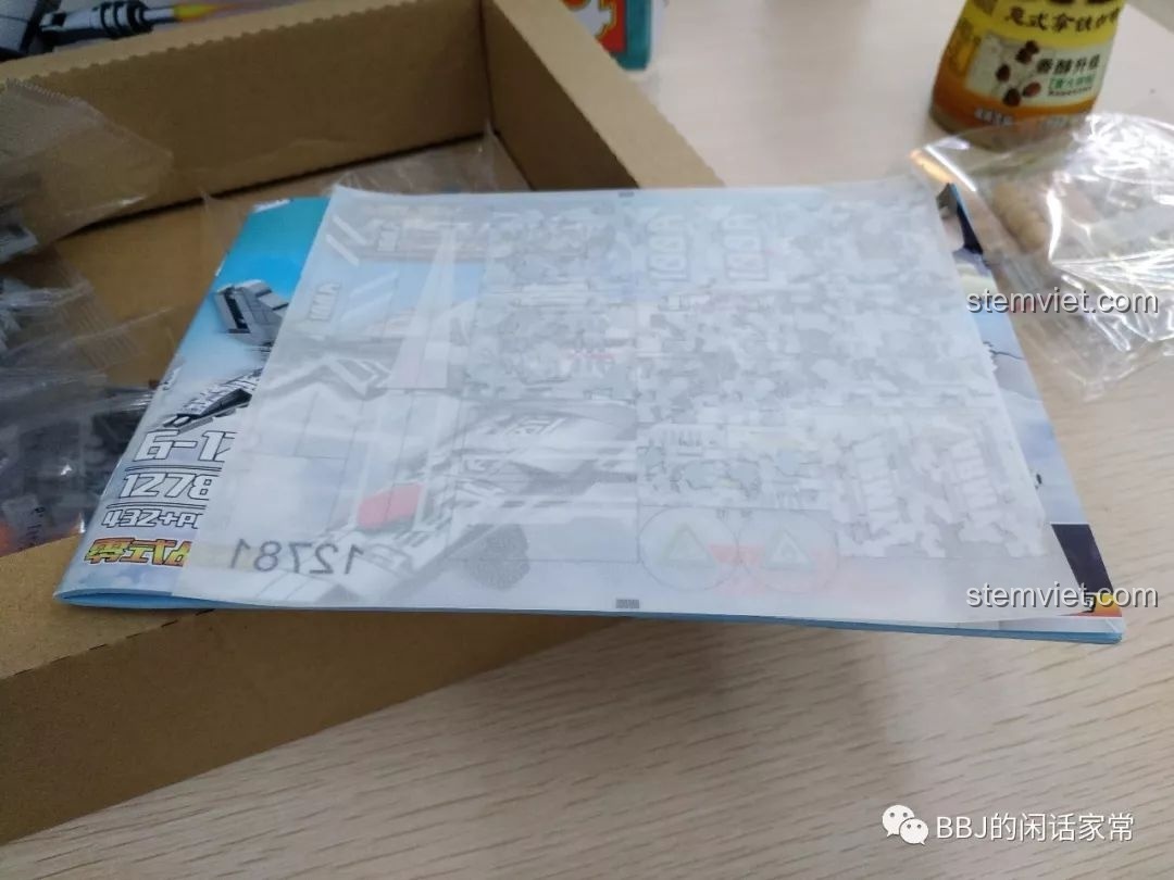 Tờ sticker lớn đi kèm trong bộ lắp ráp Máy bay chiến đấu Zero Nhật Bản tấn công Trân Châu Cảng Sembo.