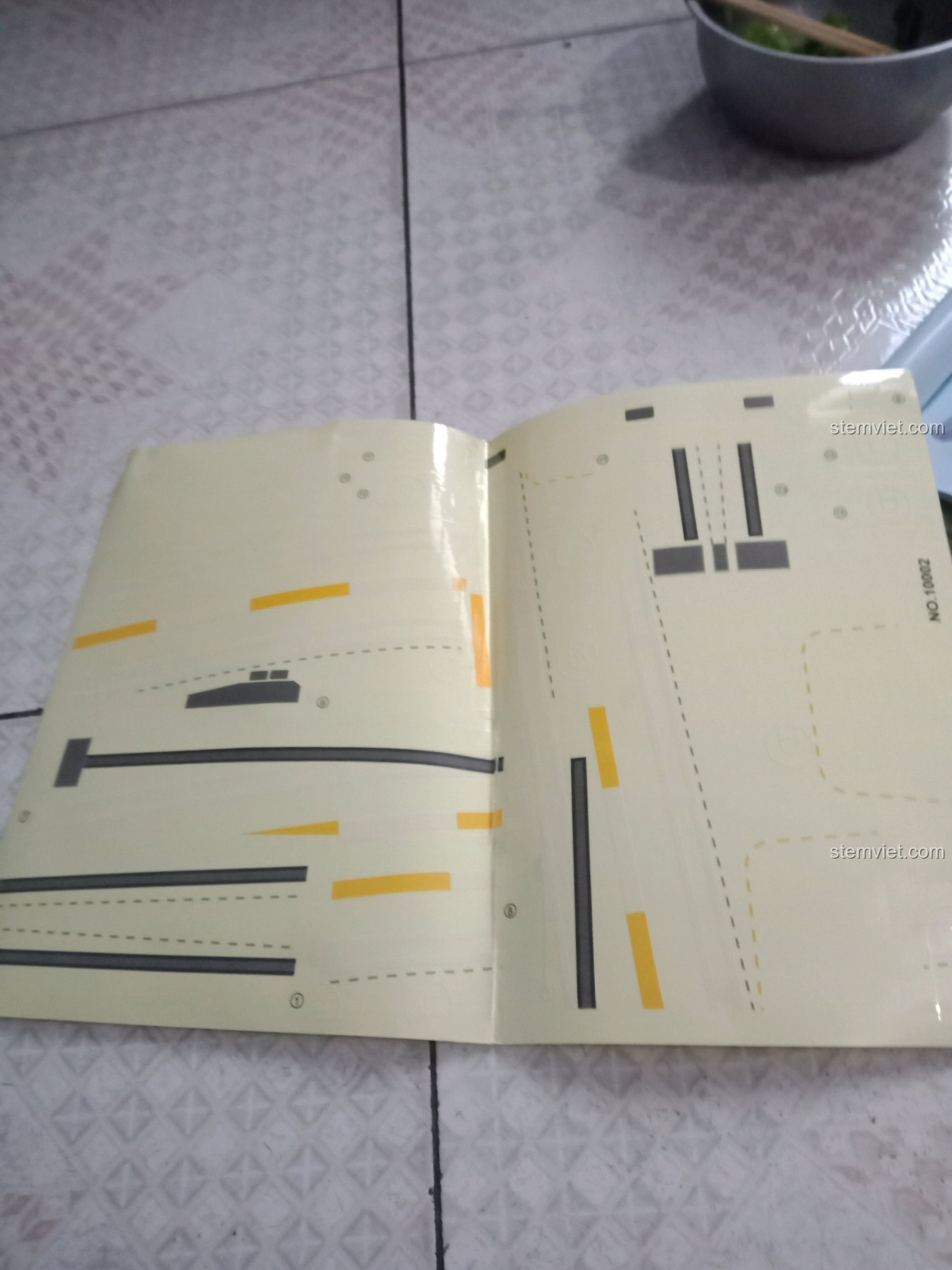 Tấm sticker trong suốt để trang trí boong tàu của bộ lắp ráp Chiến hạm USS Kitty Hawk KY 10002.