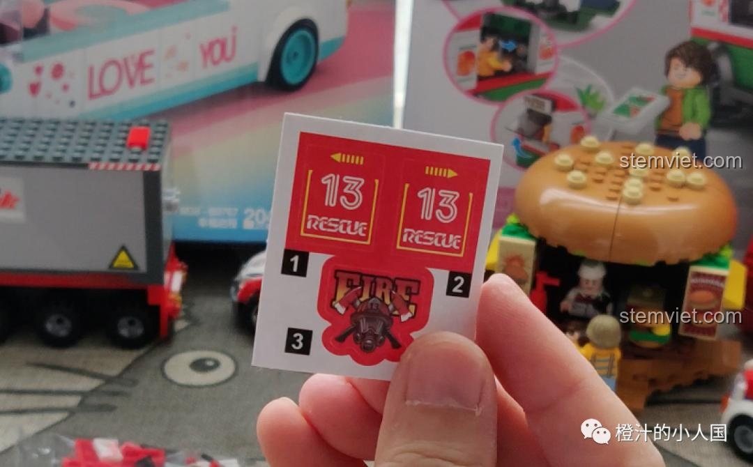 Tờ sticker trang trí cho bộ đồ chơi lắp ghép Trực thăng cứu hộ CAYI 2603 với các ký hiệu cứu hỏa.