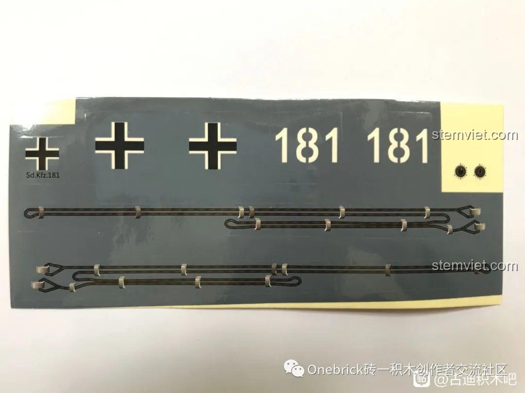 Tấm sticker đi kèm bộ lắp ráp GUDI 6104 Xe tăng Tiger, bao gồm số hiệu và biểu tượng trang trí.