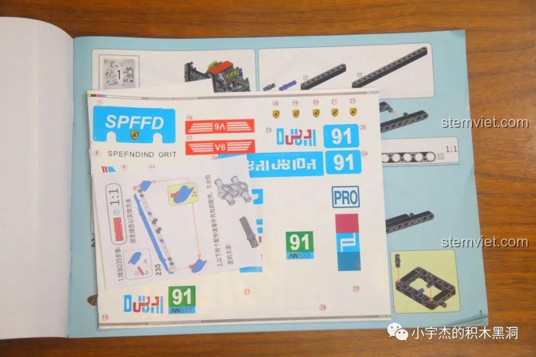 Tờ sticker và giấy hướng dẫn sửa lỗi đi kèm trong bộ lắp ráp KBOX 10214 Porsche 911 GT3 RS.