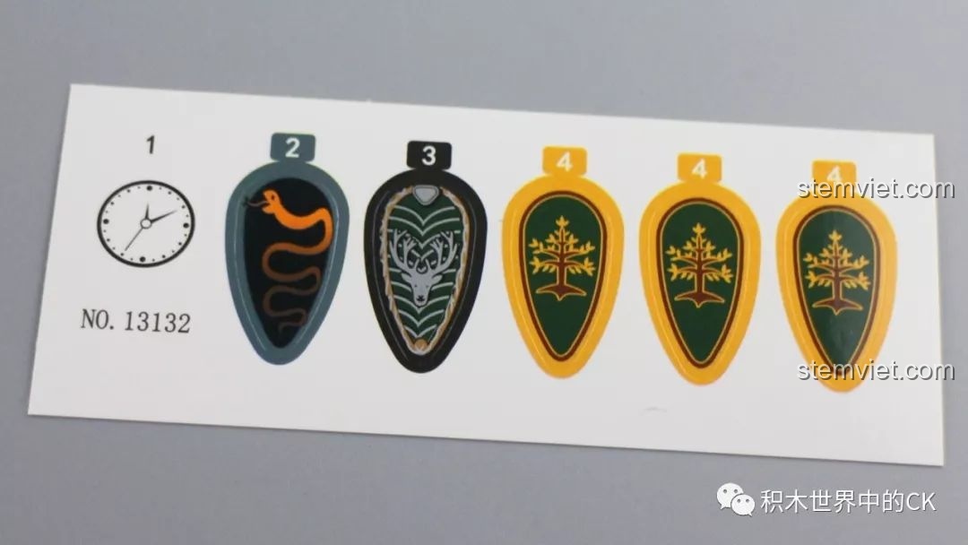 Tờ sticker đi kèm trong bộ lắp ráp Tòa lâu đài nguy nga Mould King 13132 với các họa tiết trang trí.