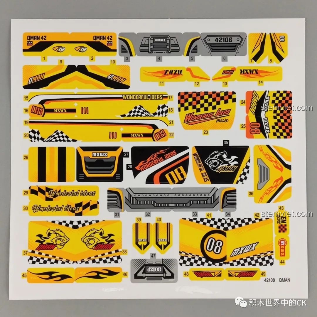 Tờ sticker đi kèm bộ lắp ráp Xe Tải Sáng Tạo QMAN 42108 với nhiều họa tiết trang trí.