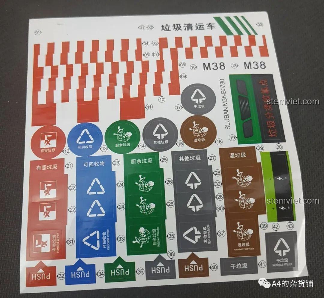 Tờ sticker đi kèm trong bộ xếp hình Xe Tải Chở Rác Phân Loại 0780 với nhiều chi tiết trang trí.