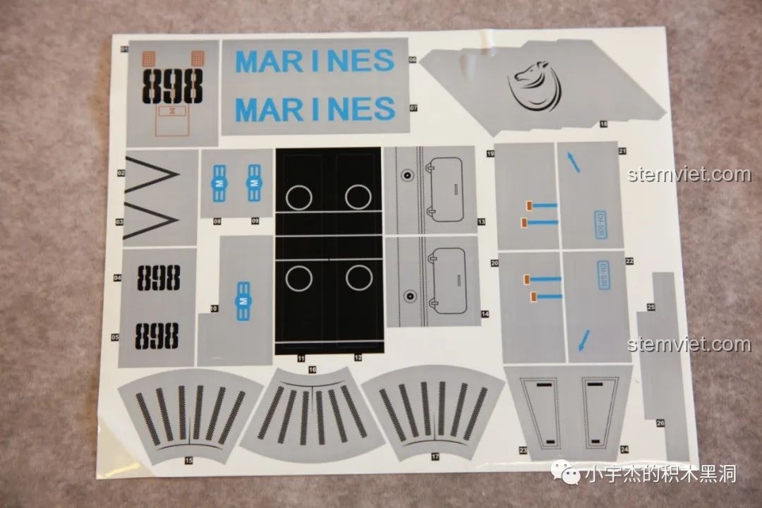 Tấm sticker đi kèm bộ lắp ghép Máy bay trực thăng CH-53E 0898 với các họa tiết trang trí cho mô hình.