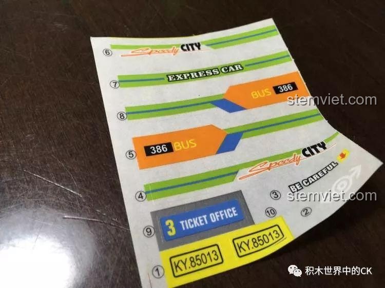 Tờ sticker đi kèm trong bộ KAZI KY85013 Xe bus công cộng giá bình dân với nhiều chi tiết trang trí cho mô hình.
