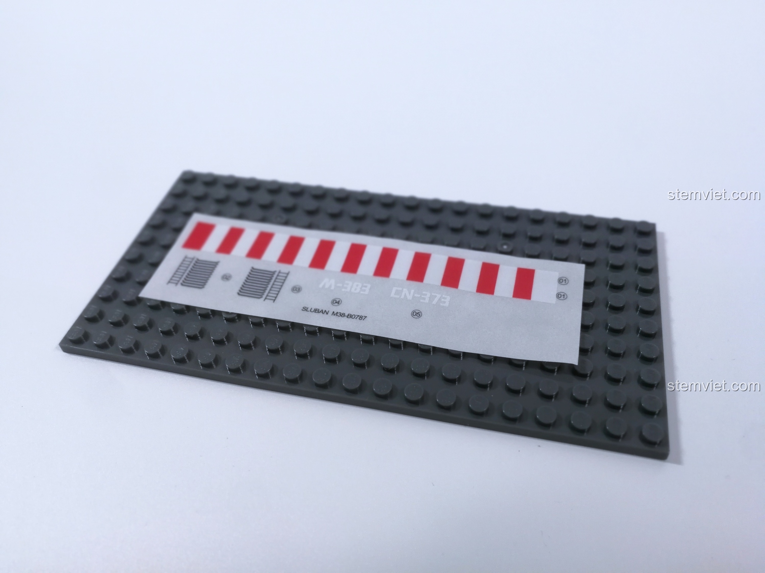 Tấm sticker đi kèm bộ lắp ráp Xe Vận Tải Khoa Học Viễn Tưởng Sluban 0787 với các chi tiết trang trí cho xe tải.