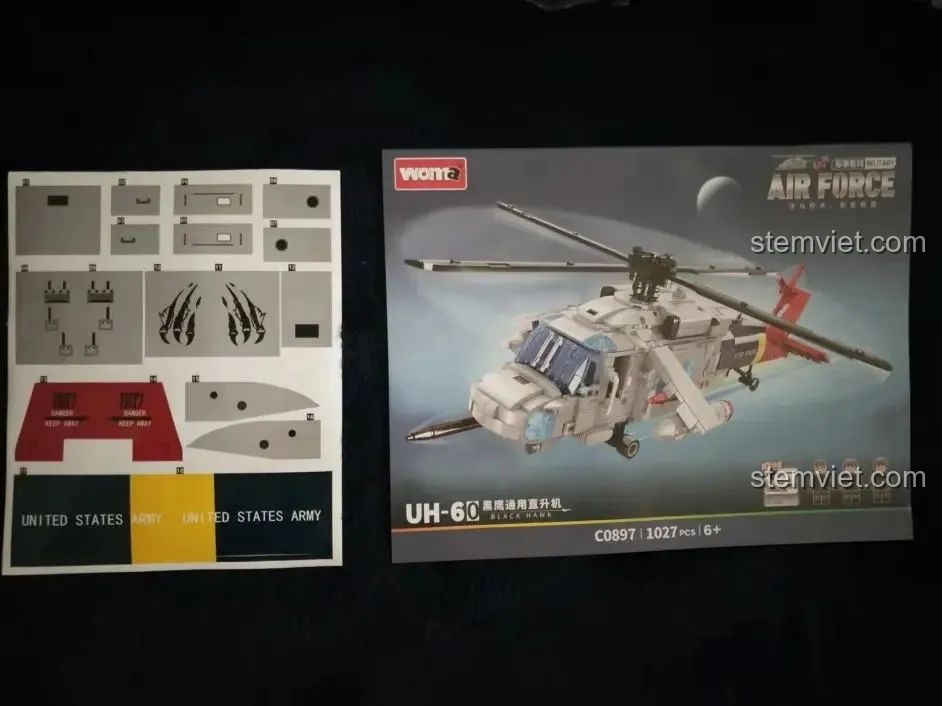 Tờ sticker và bìa sách hướng dẫn lắp ráp của bộ đồ chơi Mô hình máy bay trực thăng quân sự WOMA C0897.