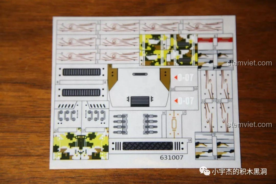 Tấm sticker trong suốt với các họa tiết ngụy trang và ký hiệu cho bộ Panlos Brick 631007.