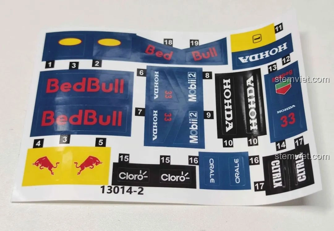 Tấm sticker cho xe đua F1 màu xanh đỏ của bộ MJ Technology 13014, với các logo và chi tiết trang trí.